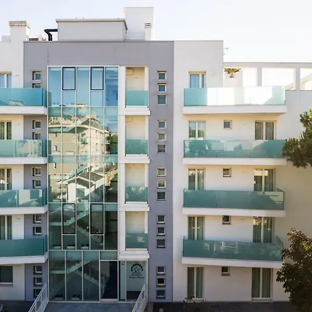 Ξενοδοχείο με διαμερίσματα Perla